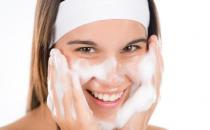 清晨肌肤急救问答 早起正确护肤步骤让你快速美白 