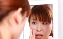 水油平衡失调易导致皮肤粗糙 食疗改善肌肤粗糙黯沉 