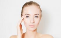 日常护肤少不了去角质 眼睛周围是否可以去角质