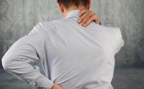 背痛突然袭击办公室白领 记着给自己买个腰枕