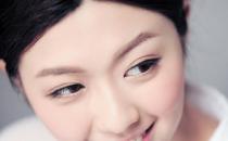 警惕长期使用双眼皮贴的危害 可使皮肤失去弹性