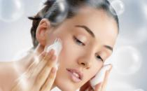 睡前保养很重要 让你轻松告别黑眼圈的睡前护肤技巧
