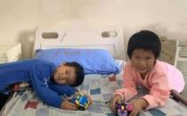 孩子看东西眯眼、歪头就是近视？可能是先天性白内障在搞鬼