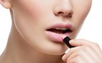 冬季嘴唇容易干裂 日常护唇要点还你嘟嘟嫩唇