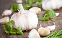 常吃大蒜消炎杀菌健脑益智 但五类人不宜生吃大蒜