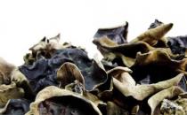 毛木耳与黑木耳的区别 毛木耳的三种美味食用方法