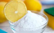 厨房里去油渍巧用小苏打 便宜不伤手清垢效果好