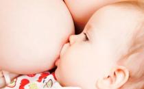 宝宝吃母乳身体发抖咋回事 母乳喂养时的注意事项