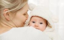 宝宝喝奶之后妈妈会拍嗝吗 预防宝宝吐奶照这样做就OK