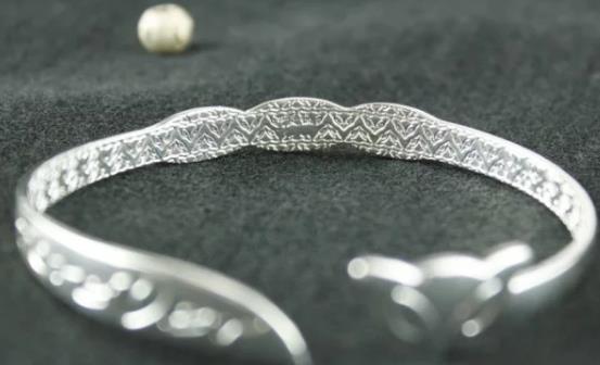 如何正确处理发黑银饰