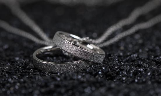 如何正确处理发黑银饰