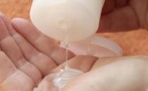 用不完的洗发水别急着扔 洗发水的日常神奇妙用