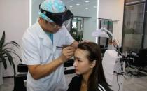 为什么植发效果相差半边天？广州青逸植发医院专家透入原因居然是……