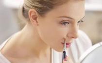 为什么鼻子一化妆就卡粉 皮肤卡粉怎么解决